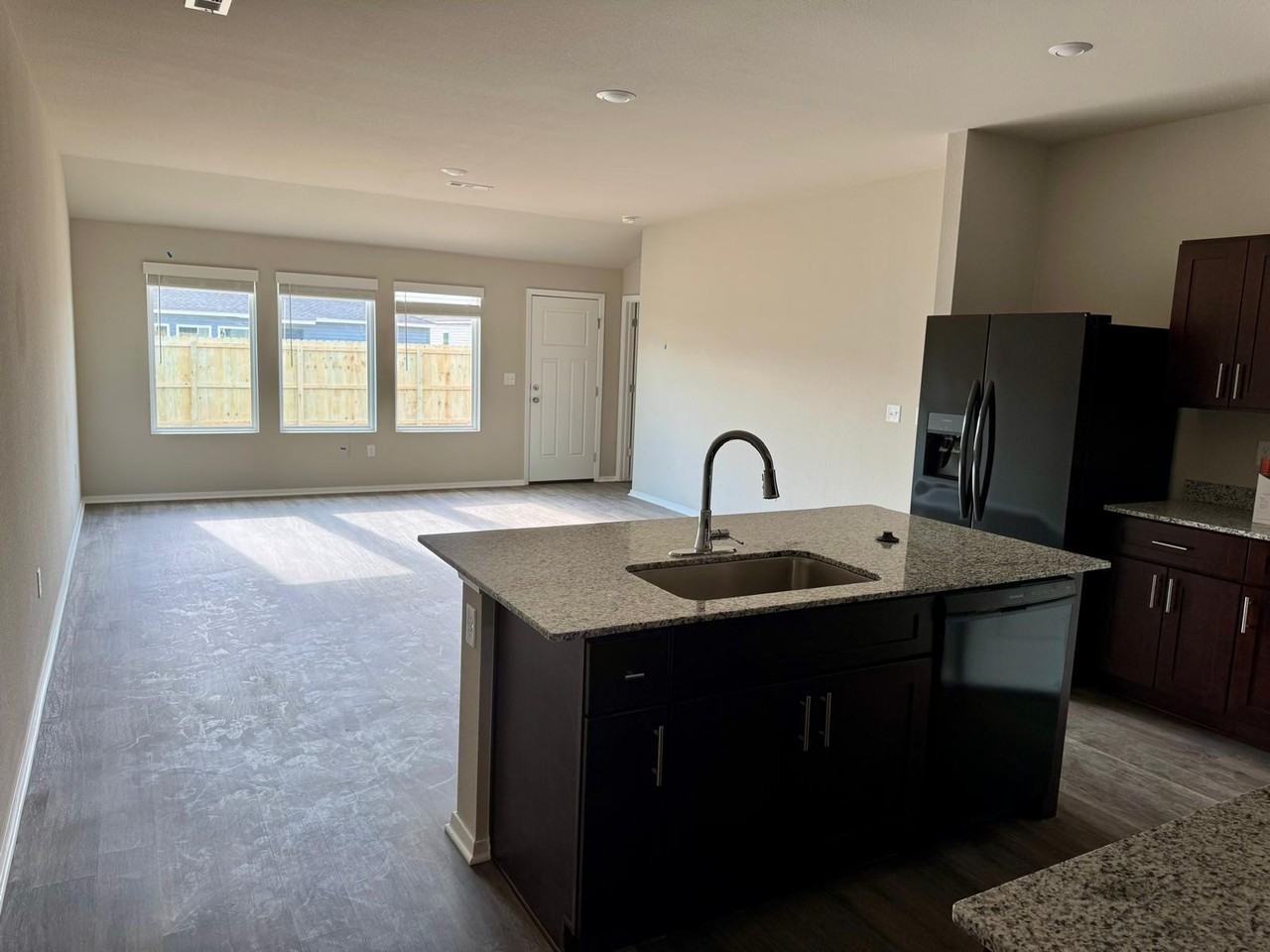 6507 Nw Brickhaven St - Photo 4 of 11