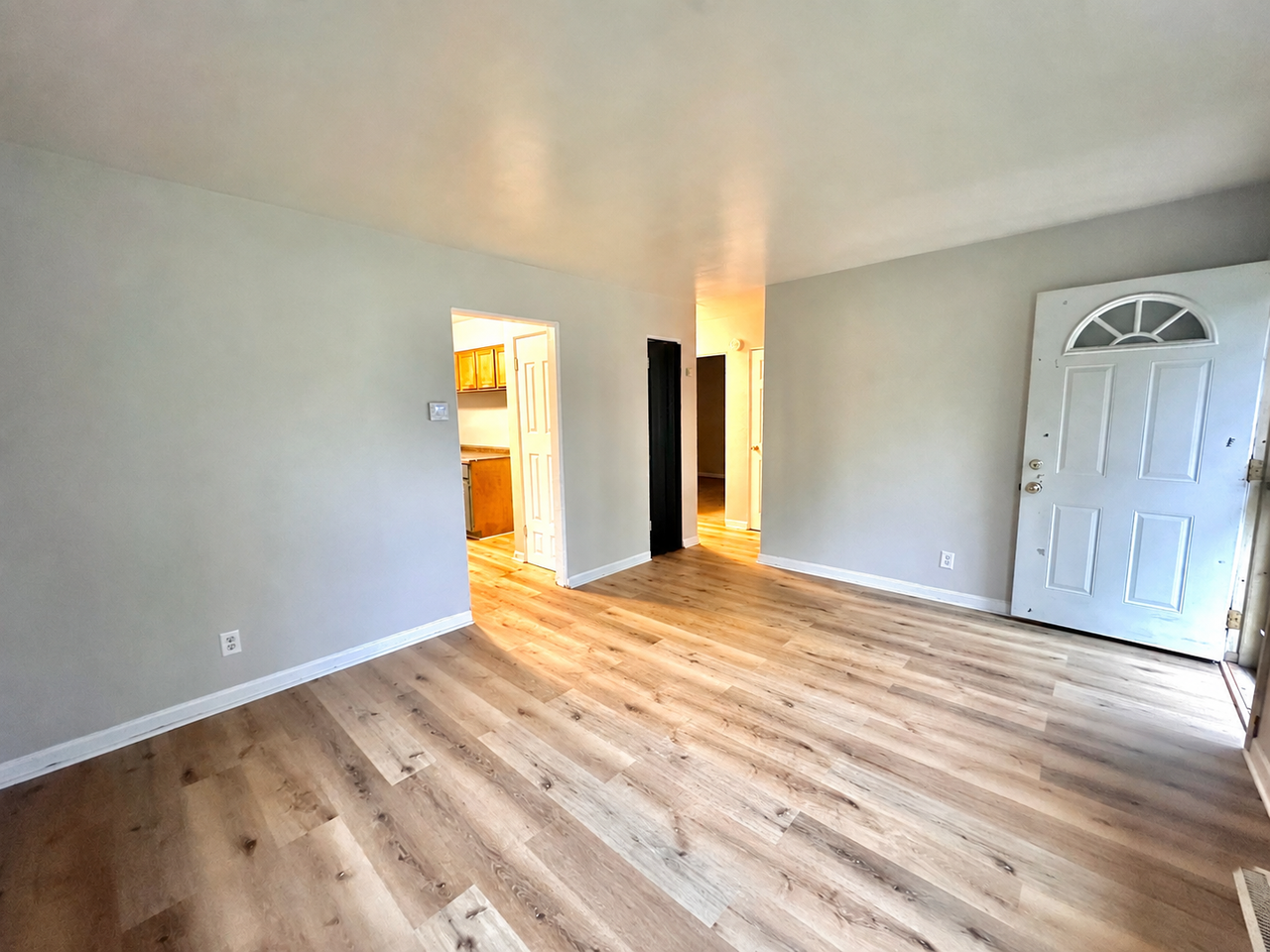 816 E 35th Ct #1 - Photo 2 of 8