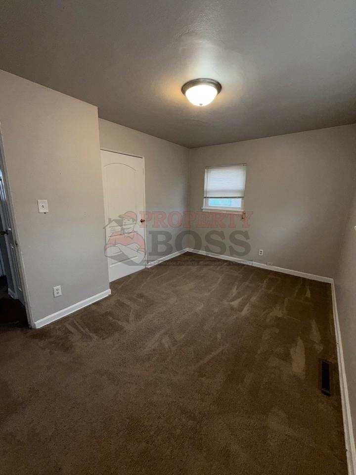 816 E 35th Ct #1 - Photo 4 of 8