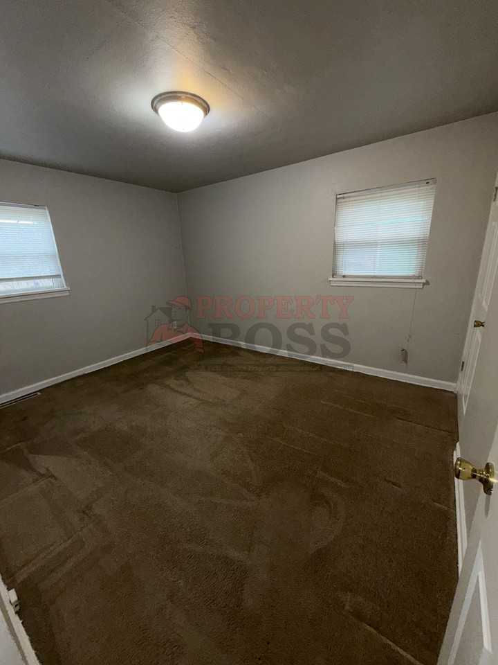 816 E 35th Ct #1 - Photo 5 of 8