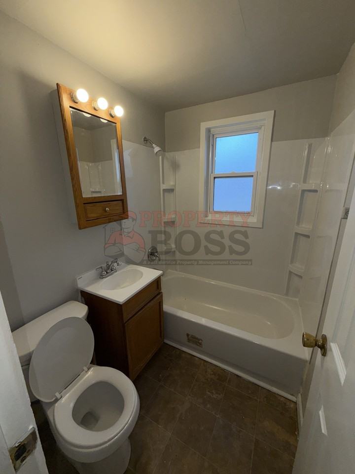816 E 35th Ct #1 - Photo 6 of 8
