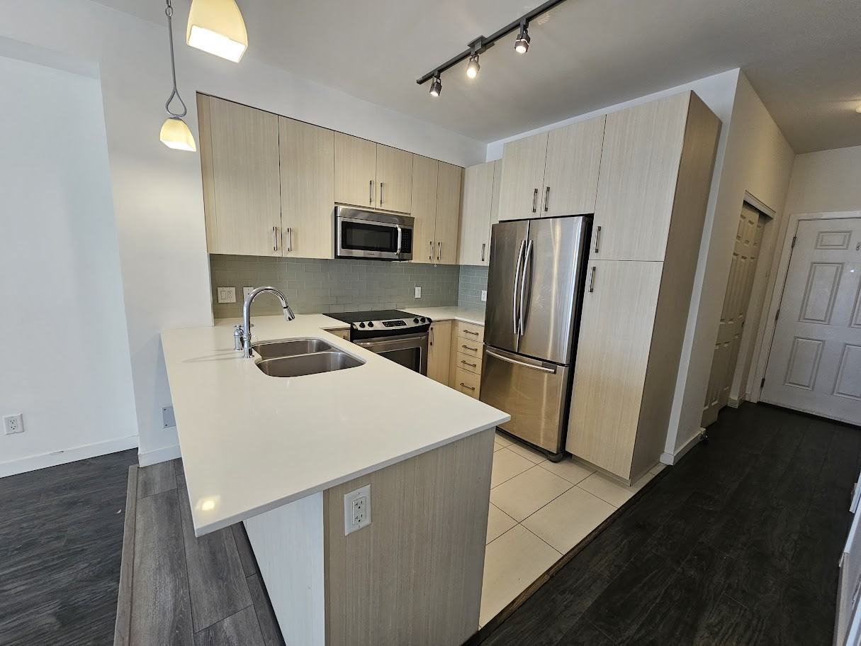 32059 Hillcrest Ave #204 - Photo 4 of 26
