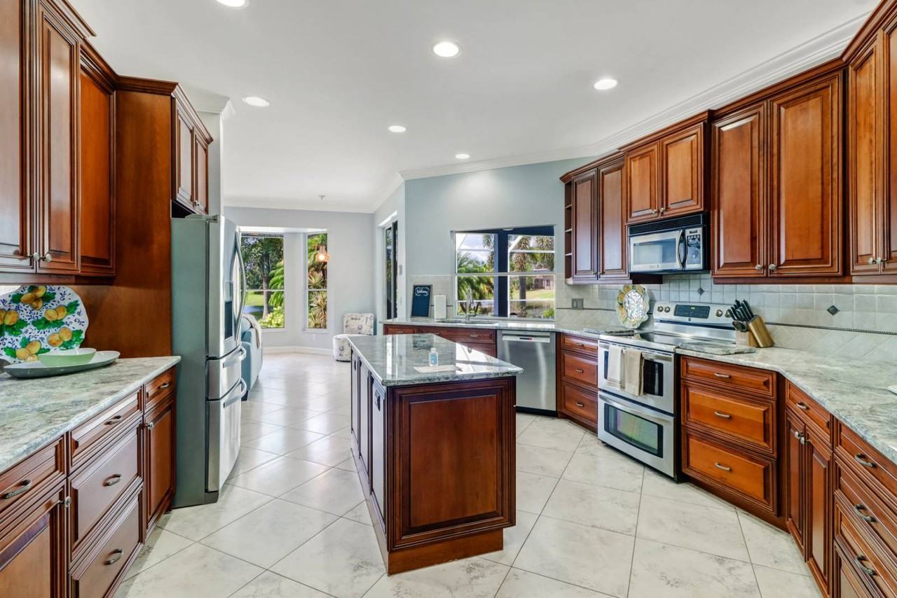 9151 Kings Cove Ct #1 - Photo 5 of 10