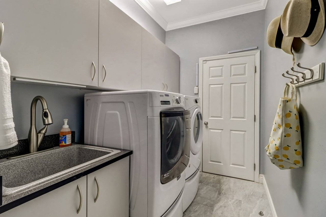9151 Kings Cove Ct #1 - Photo 6 of 10