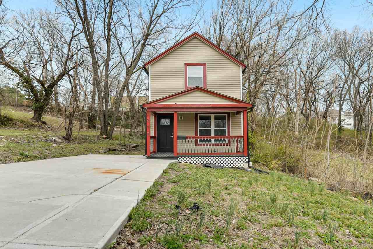 2313 Michigan Ave - Photo 2 of 30