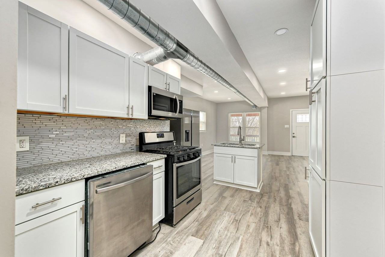 2313 Michigan Ave - Photo 7 of 30