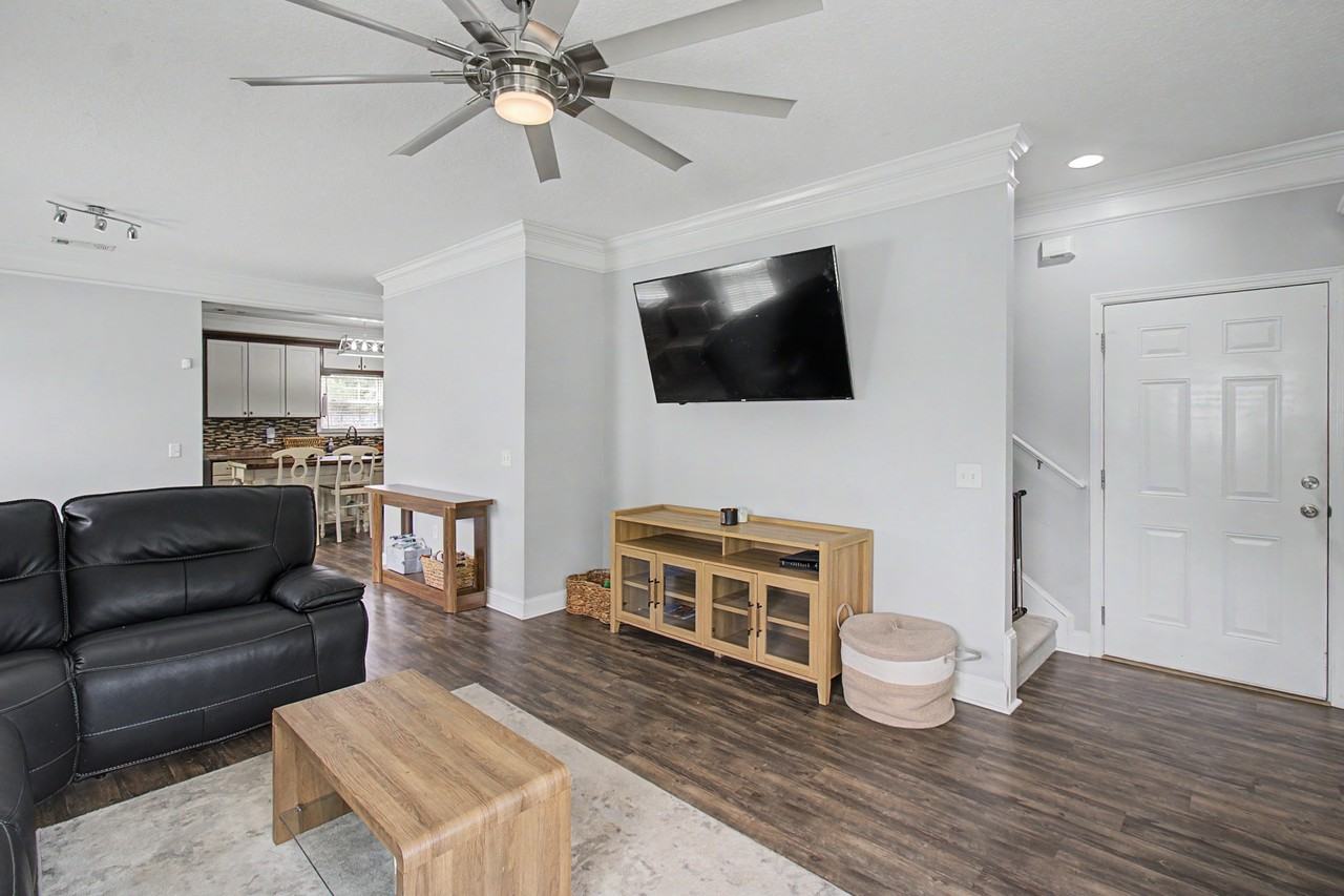 151 Lincoln Way Ne #1 - Photo 3 of 37
