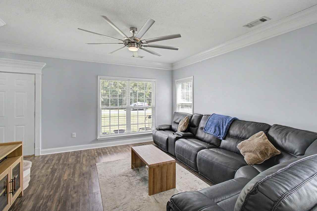 151 Lincoln Way Ne #1 - Photo 4 of 37