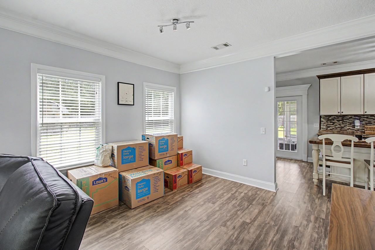 151 Lincoln Way Ne #1 - Photo 5 of 37
