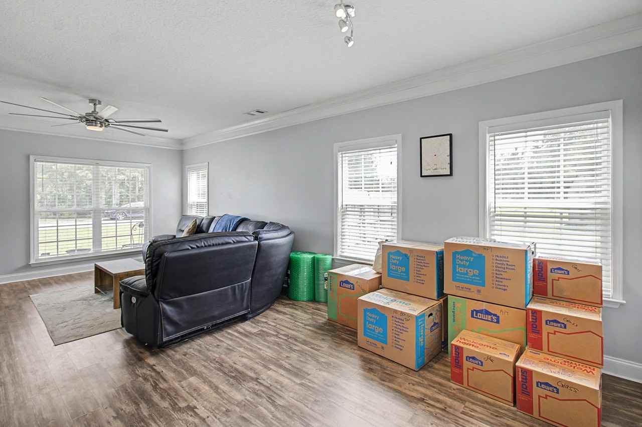 151 Lincoln Way Ne #1 - Photo 6 of 37
