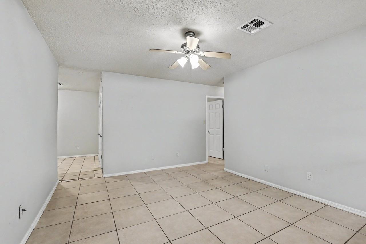 1301 Amhurst Ave #1 - Photo 5 of 31