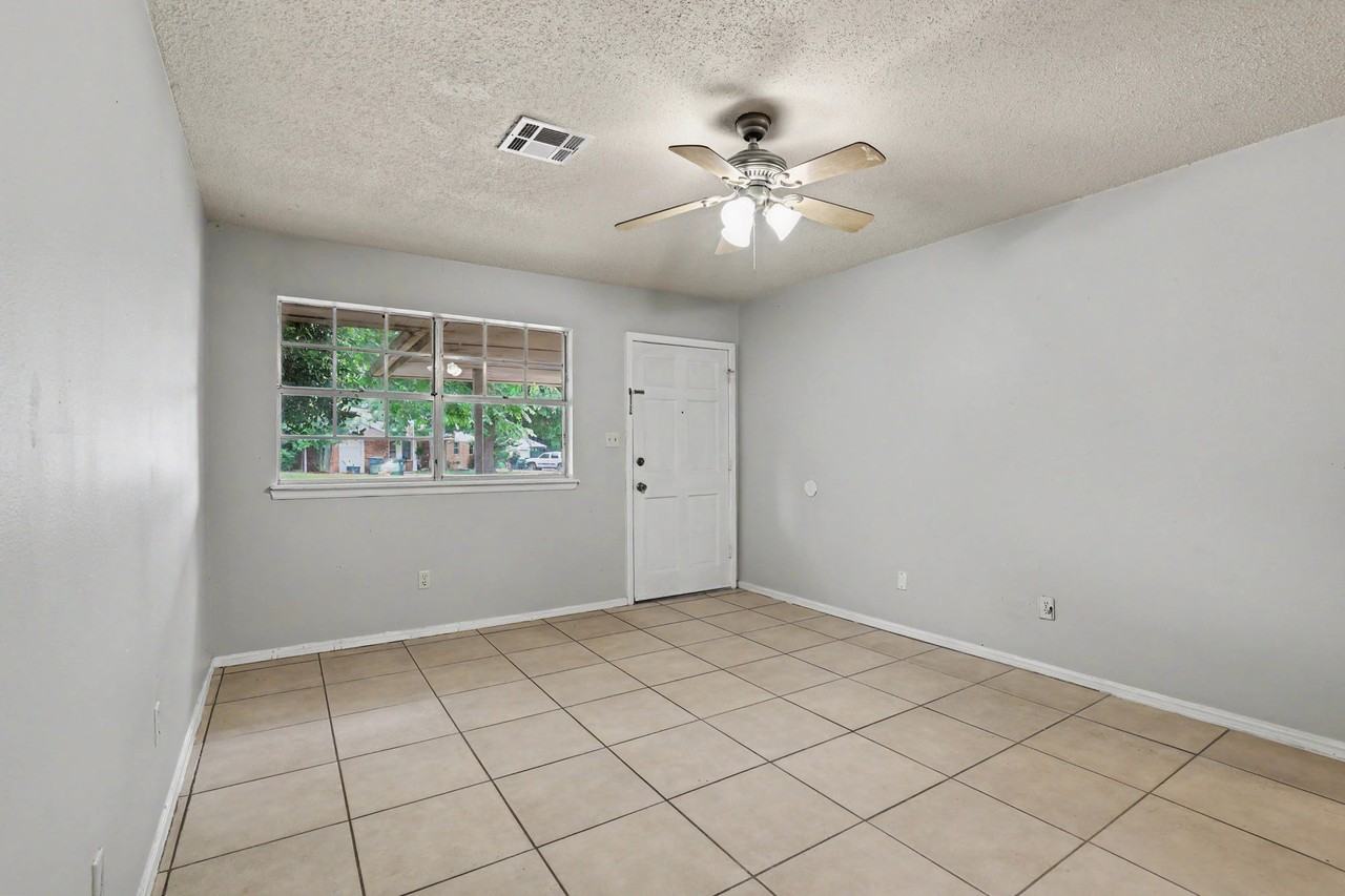1301 Amhurst Ave #1 - Photo 7 of 31