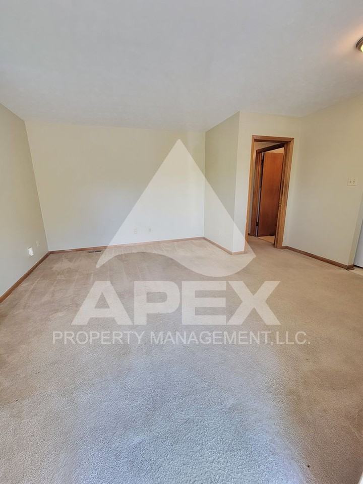 Elmwood Apartments - Photo 4 of 11
