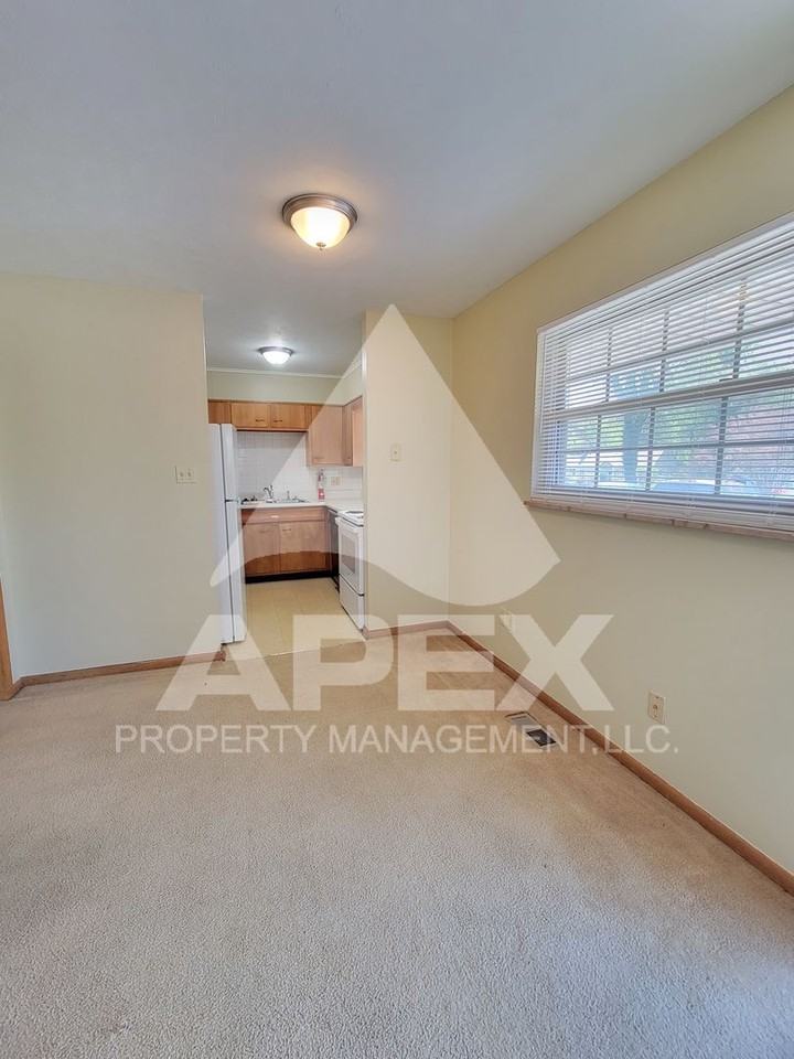 Elmwood Apartments - Photo 6 of 11