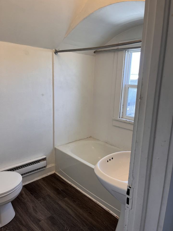 535 Menasha St #537A - Photo 5 of 6