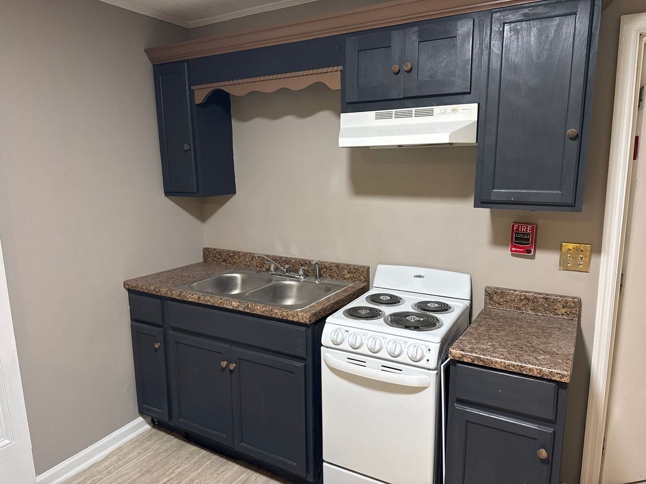 407 W Moore St - Photo 4 of 19
