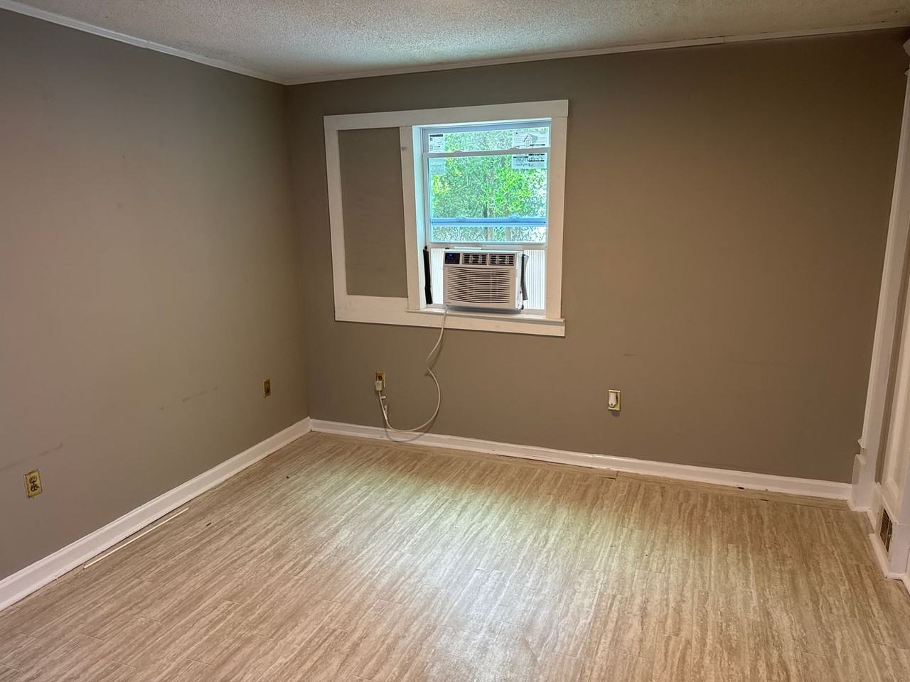 407 W Moore St - Photo 6 of 19