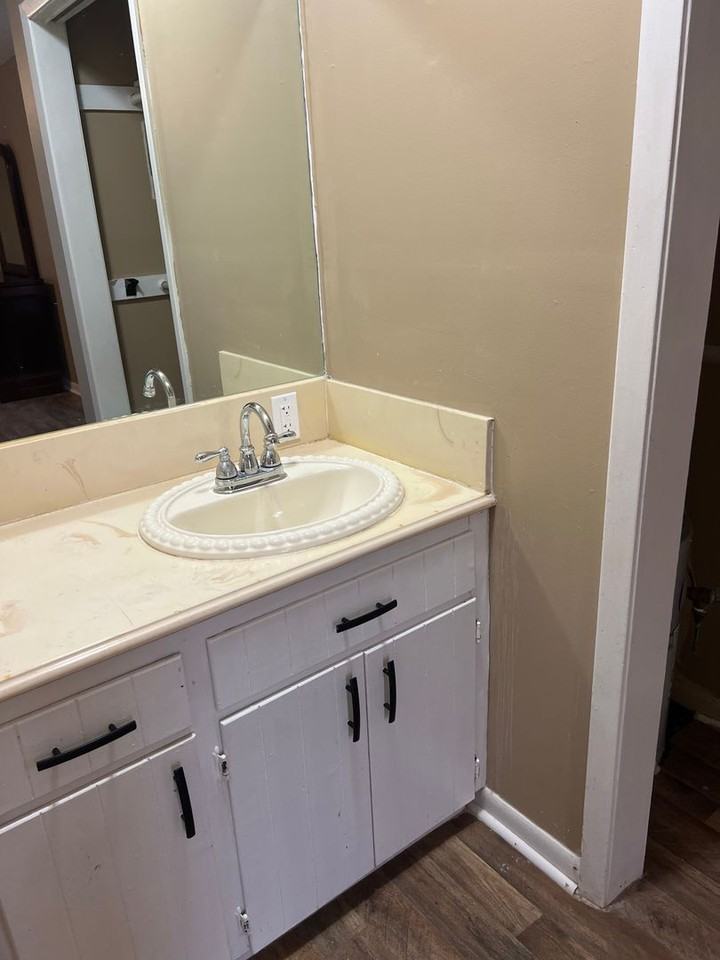 1109 Shasta Dr - Photo 3 of 5