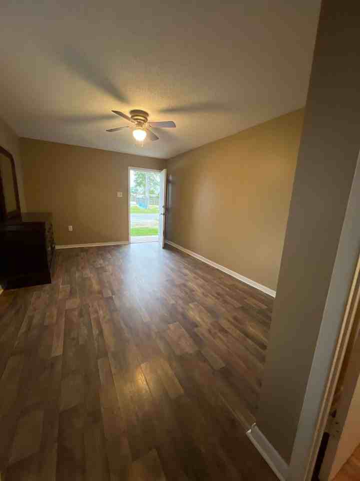 1109 Shasta Dr - Photo 5 of 5