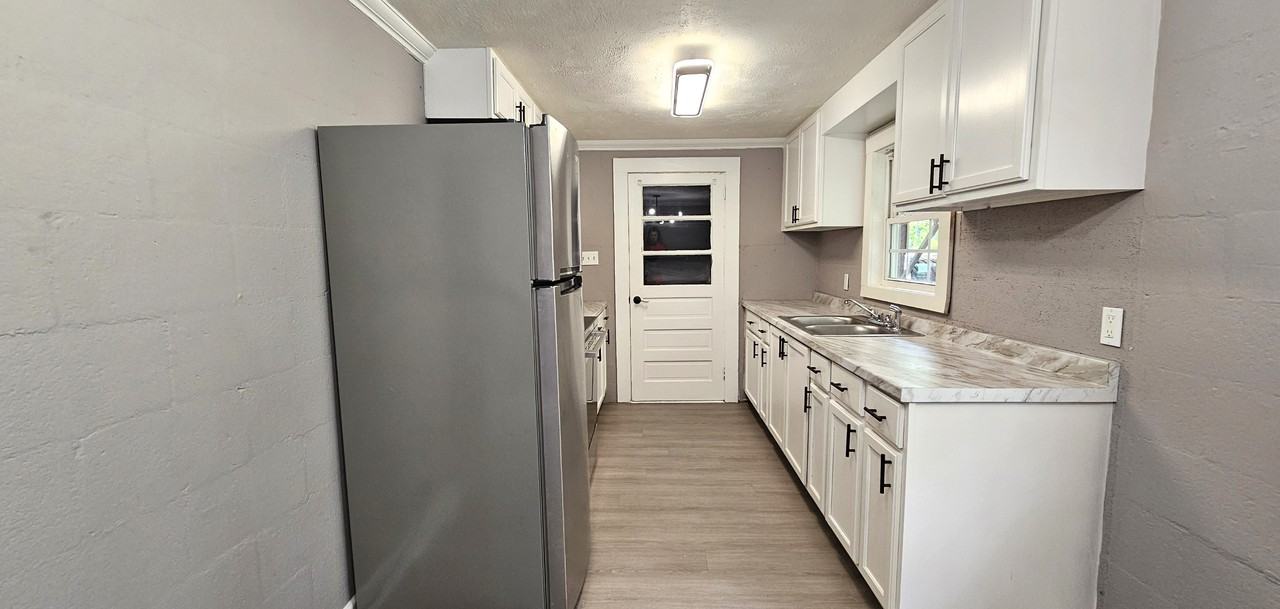 1001 Burton Ave #1 - Photo 5 of 17