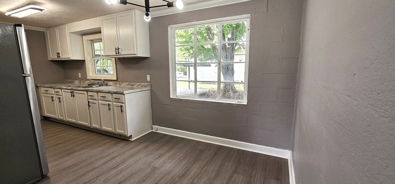 1001 Burton Ave #1 - Photo 6 of 17