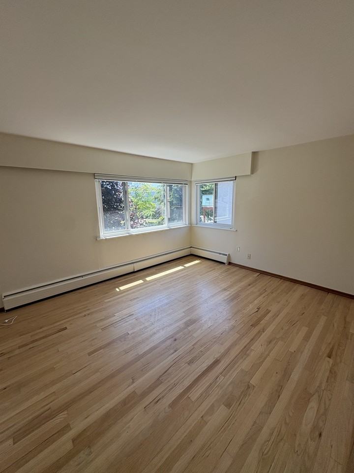 2150 Cadboro Bay Rd #32 - Photo 5 of 17
