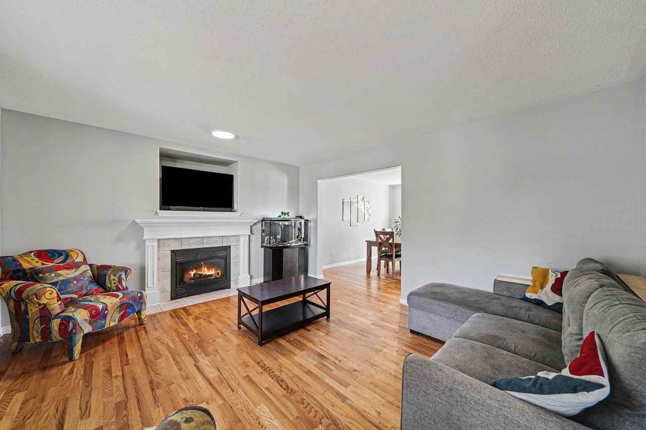 1253 Collier Cres #1 - Photo 7 of 32