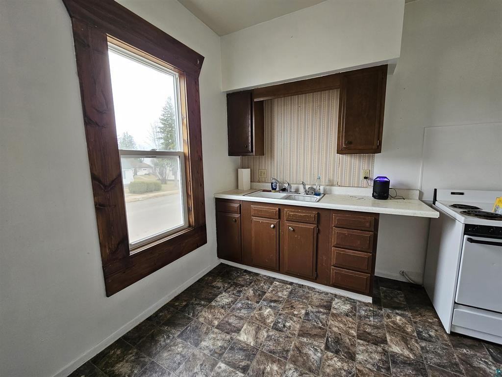 1313 Main St W #2 - Photo 4 of 5