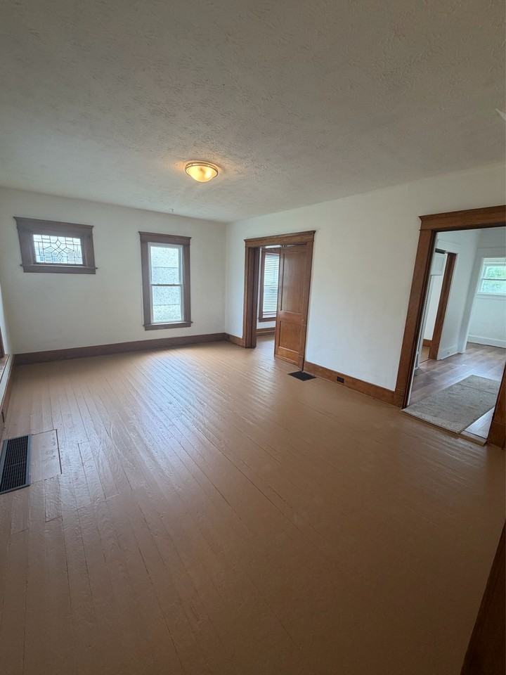 316 Bonnie Brae Ave Se #1 - Photo 2 of 13