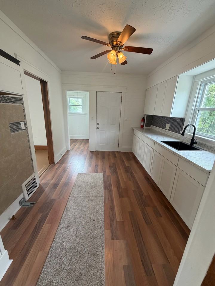 316 Bonnie Brae Ave Se #1 - Photo 4 of 13