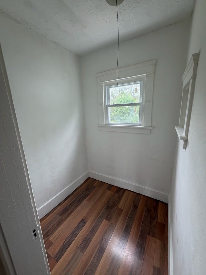 316 Bonnie Brae Ave Se #1 - Photo 7 of 13