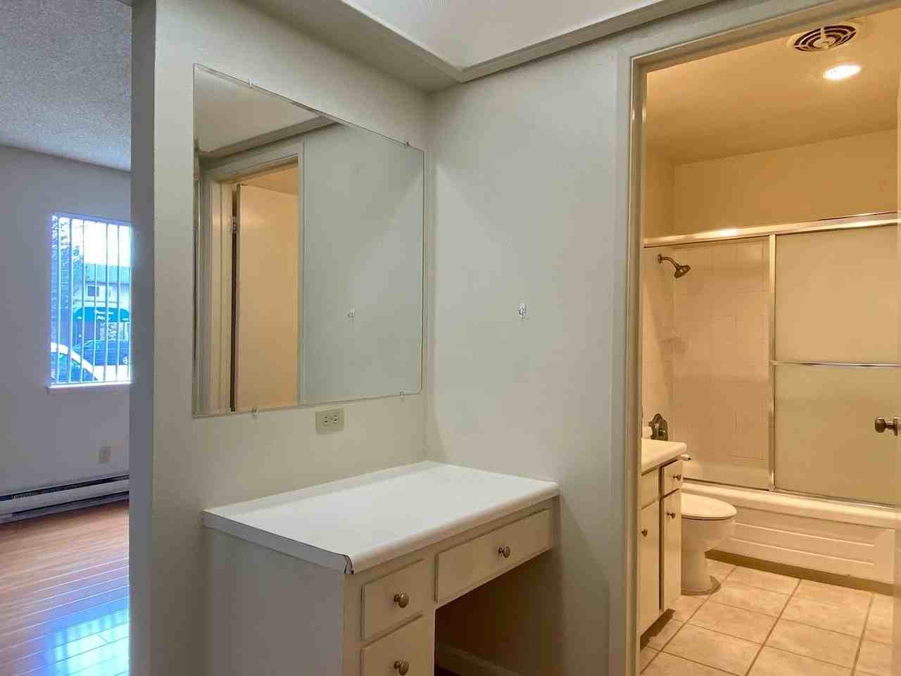 4033 Hamilton Ave Apt E3 #E3 - Photo 2 of 6