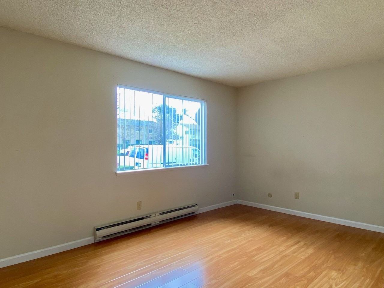 4033 Hamilton Ave Apt E3 #E3 - Photo 3 of 6