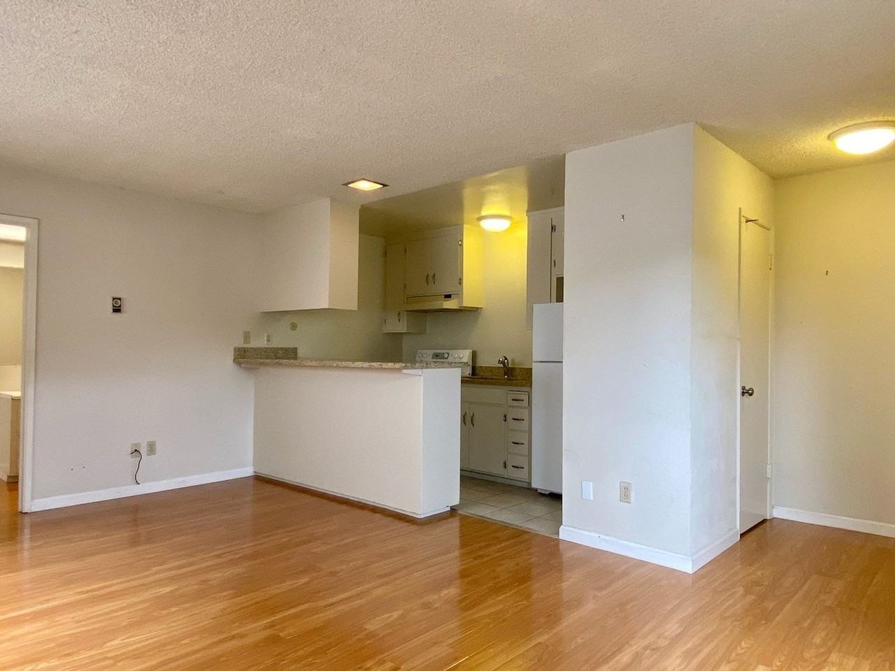 4033 Hamilton Ave Apt E3 #E3 - Photo 4 of 6