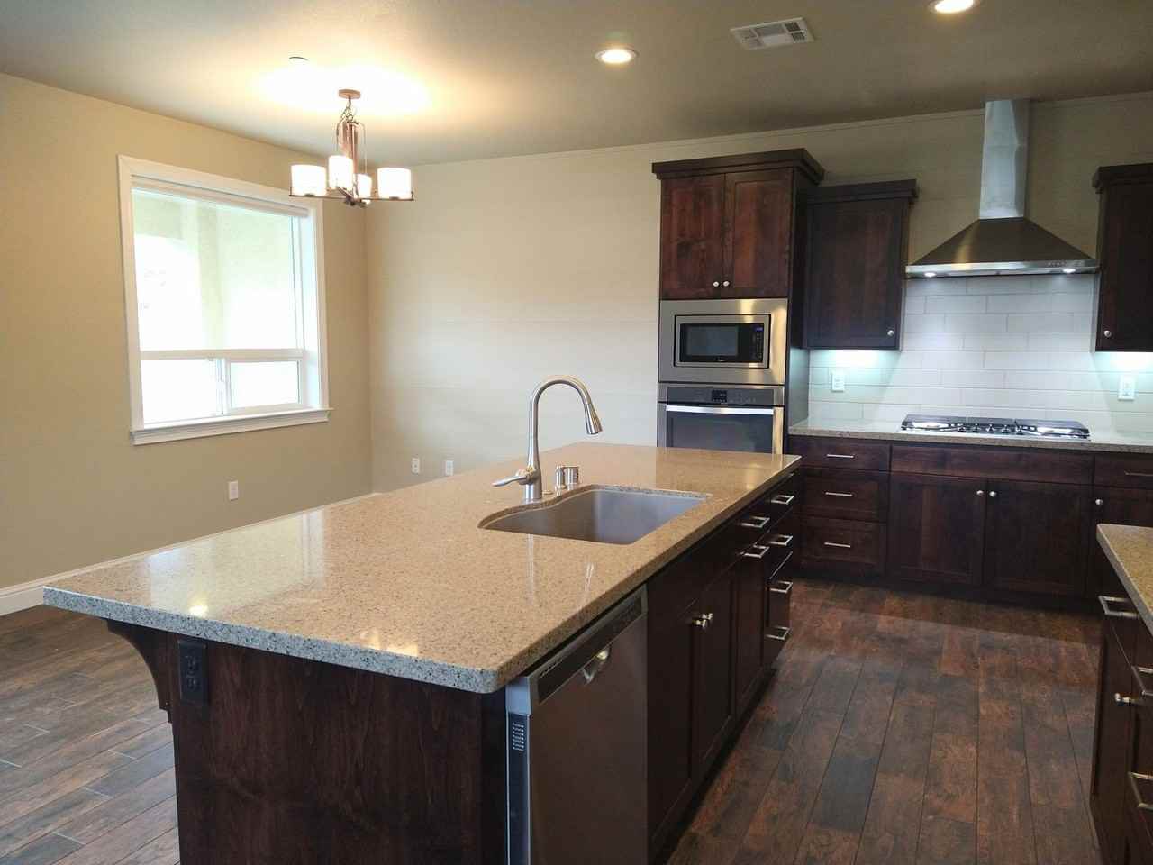 1377 Browning St #B - Photo 3 of 17