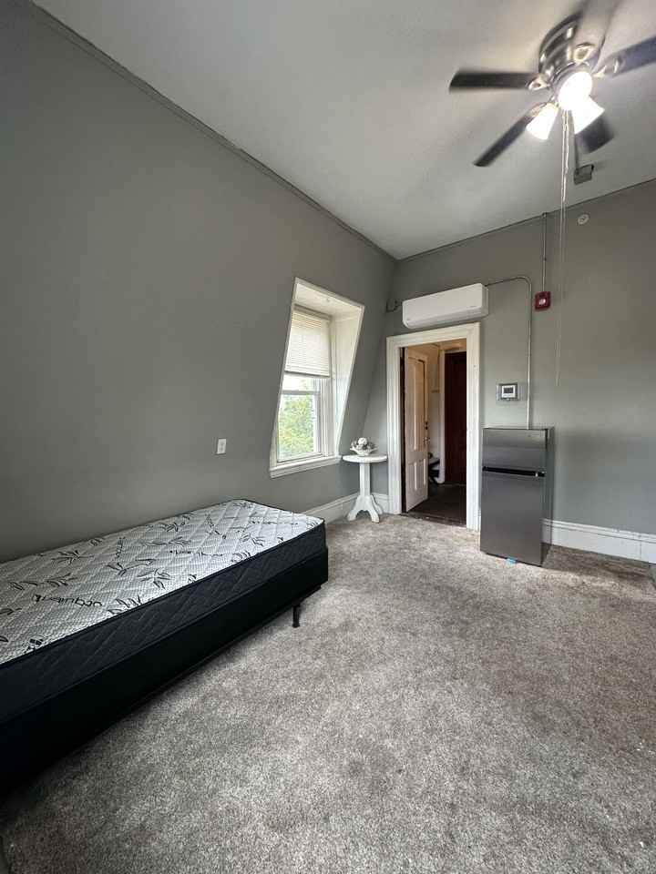 Rooming House - Photo 6 of 6