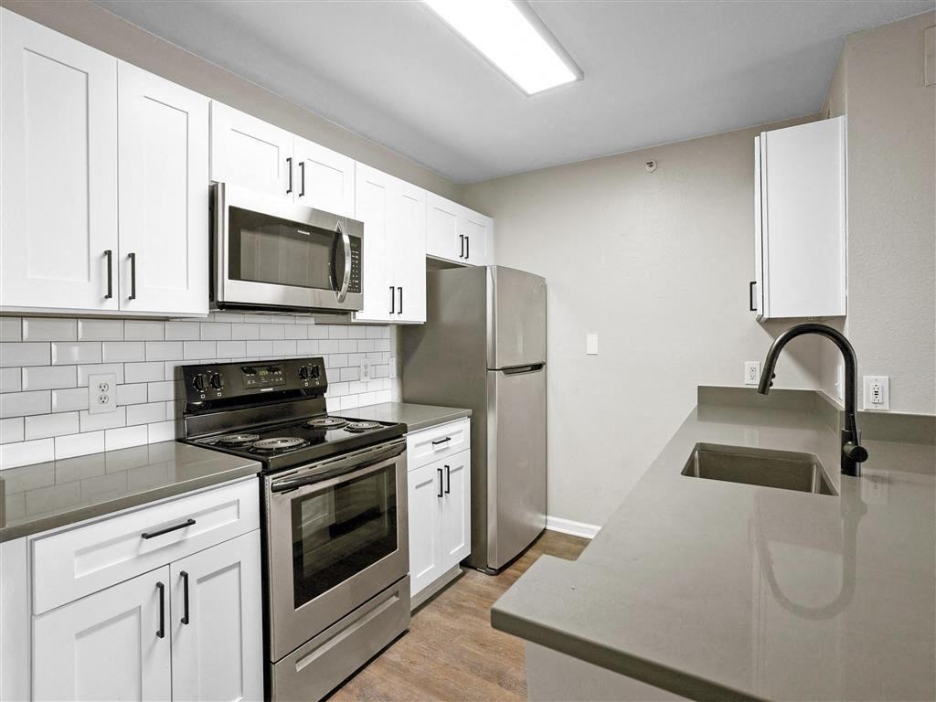 8500 Summit View Rd - Photo 4 of 35