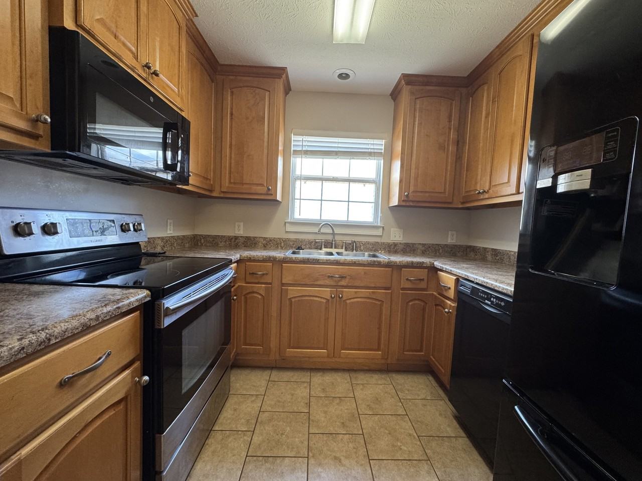 3545 Brentwood Pl #1 - Photo 4 of 21