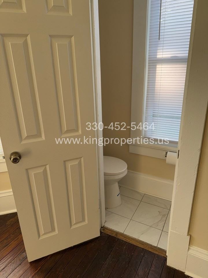418 Lincoln Ave Nw #1 - Photo 3 of 7