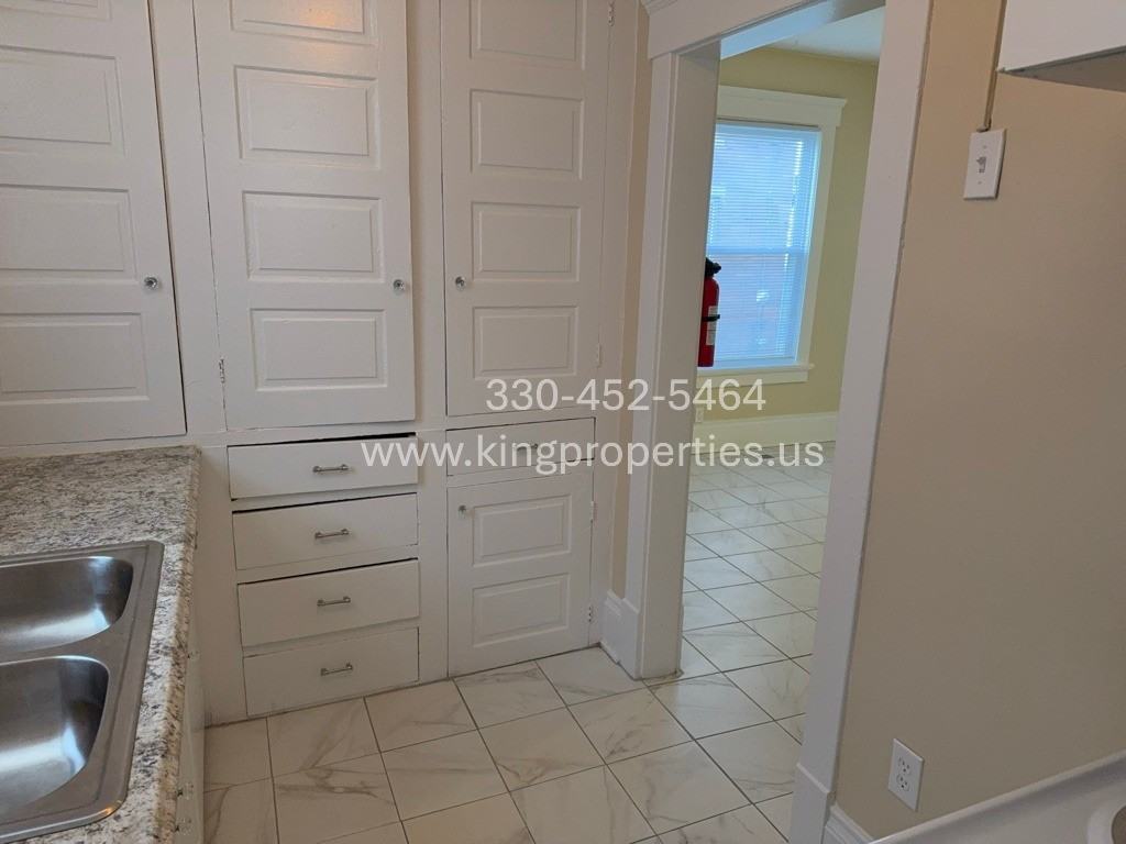 418 Lincoln Ave Nw #1 - Photo 5 of 7