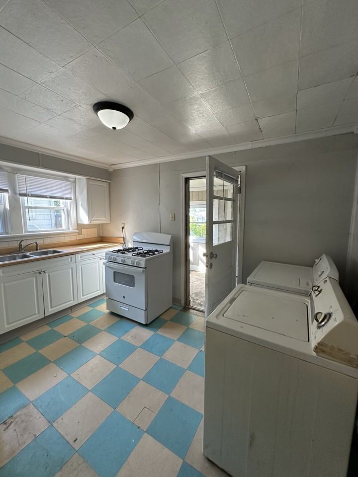 1531 Johnson Ave #1 - Photo 6 of 17
