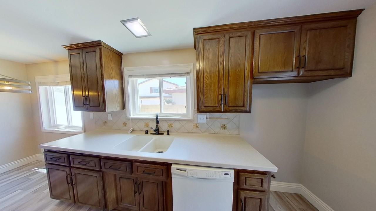 185 Harvard Ln - Photo 4 of 28