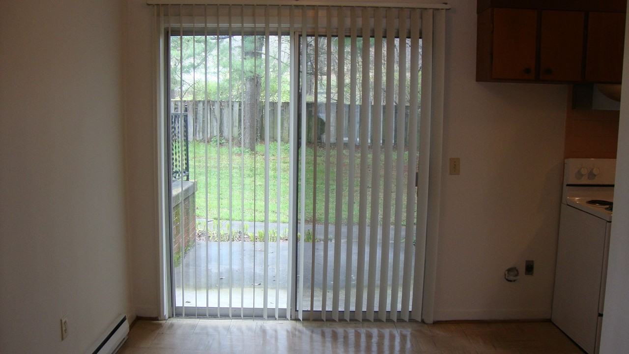 Lee st Townhouses - Photo 3 of 45