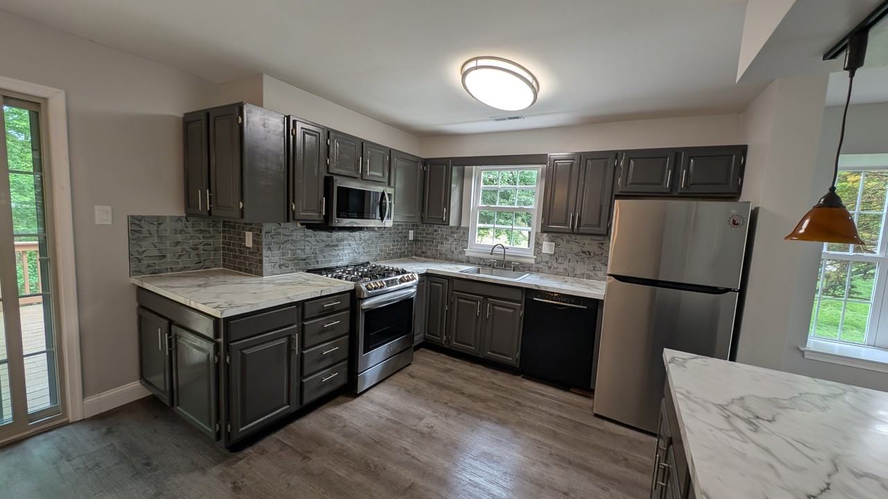 16 Rampart Dr #16 - Photo 7 of 10