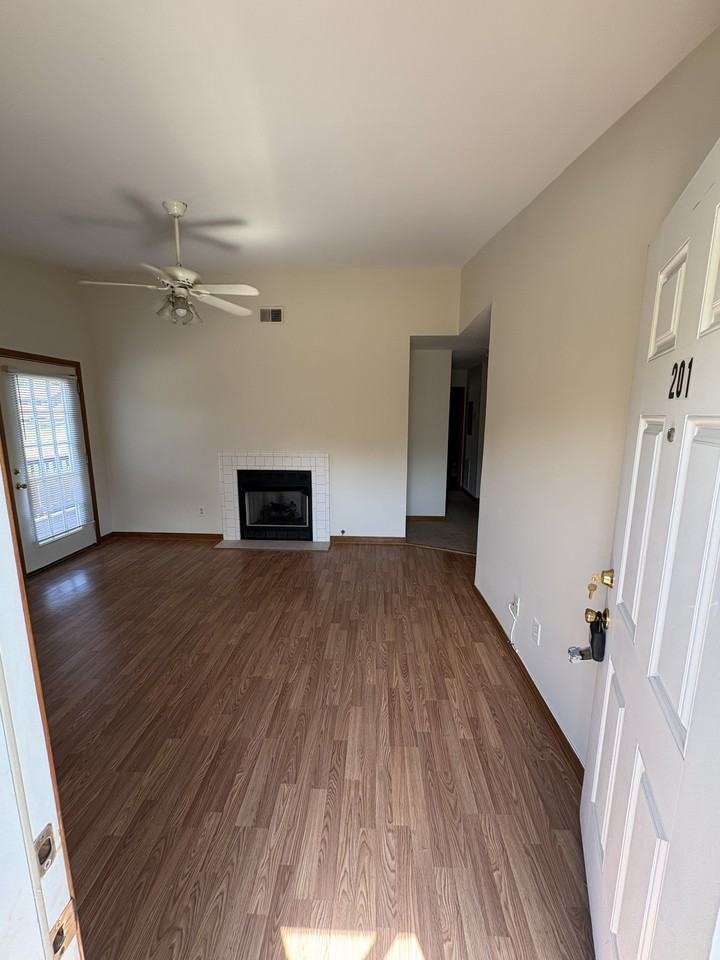 201 Brooke Castle Dr #1 - Photo 3 of 20