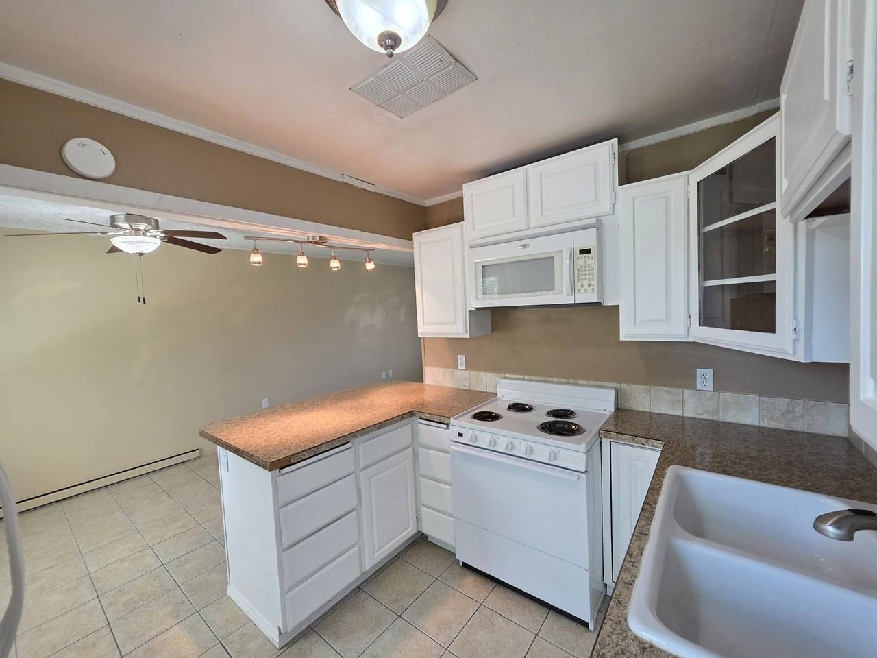 1218 Mcpherson Ave #1 - Photo 3 of 39
