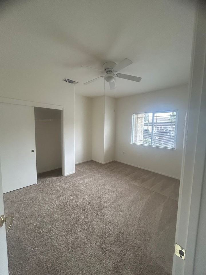 SIERRA HEARTLAND APTS - Photo 3 of 21