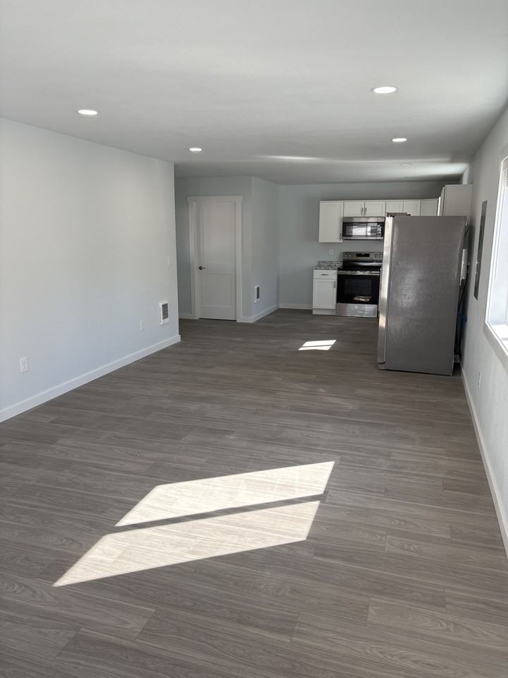 421 E Glendale St #1 - Photo 2 of 25