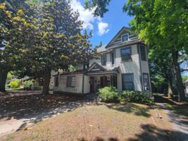 featured image of 669 Percy St