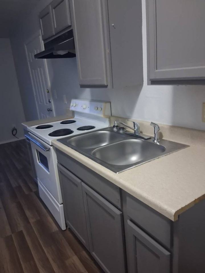 1207 N 10th St #3 - Photo 2 of 7